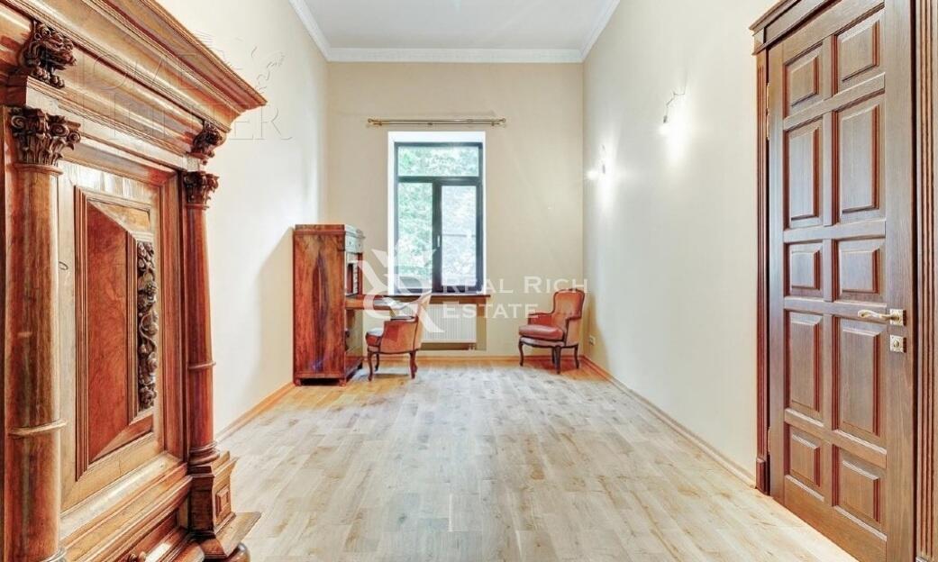 2-этажный коттедж 980 м² с отделкой