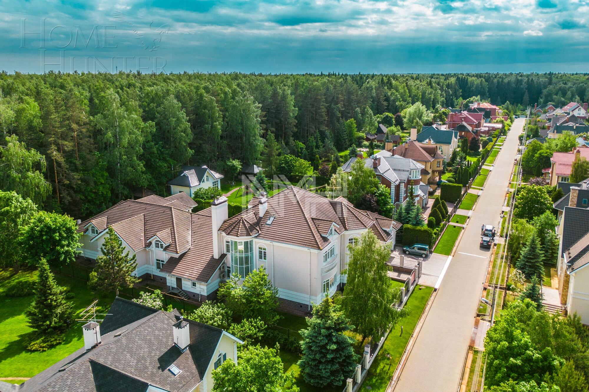 3-этажный коттедж 1 238 м² с отделкой