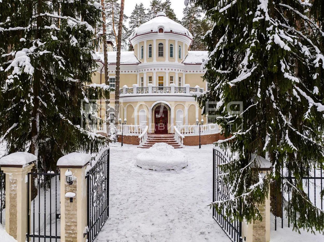 2-этажный коттедж 1 250 м² с отделкой