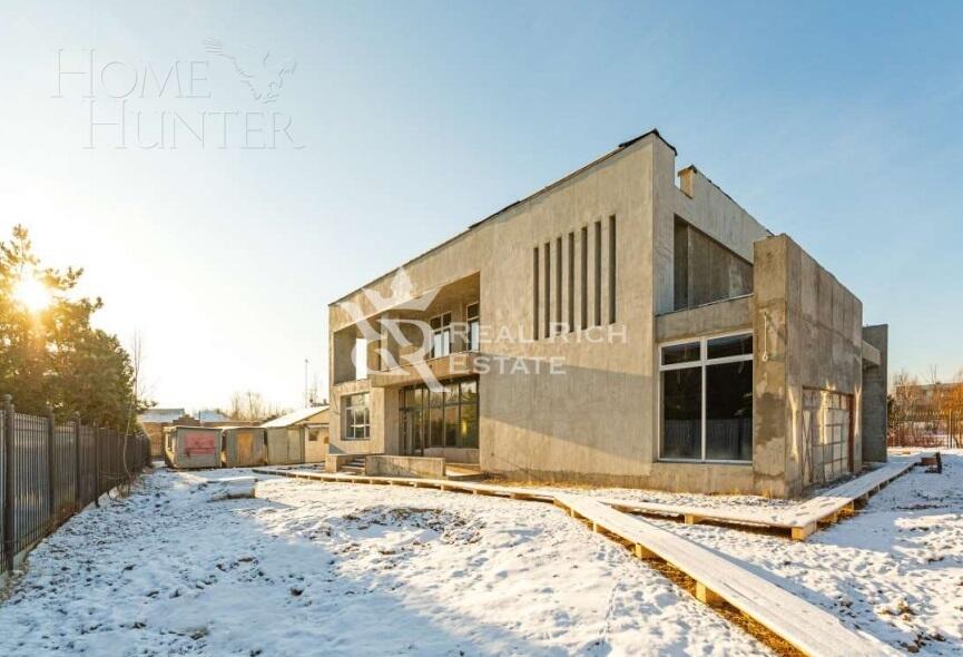 3-этажный коттедж 700 м² без отделки