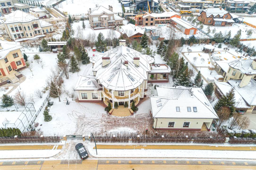 3-этажный коттедж 768 м² с отделкой