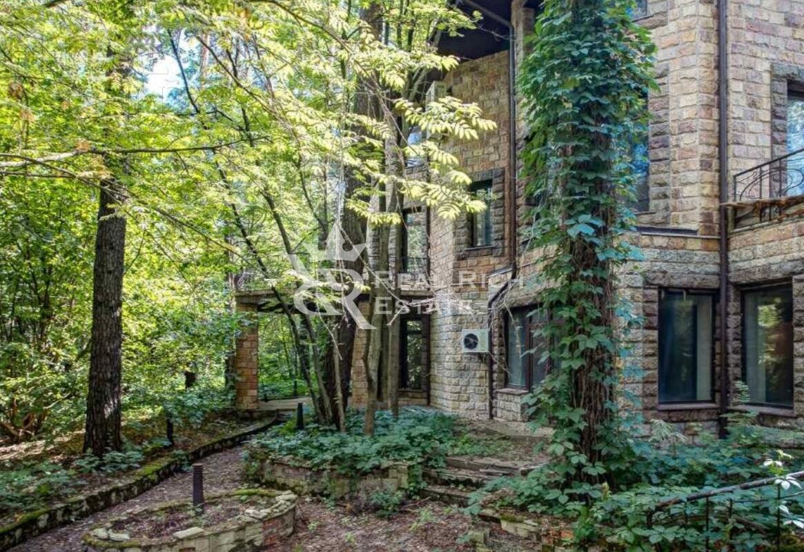 3-этажный коттедж 1 170 м² без отделки