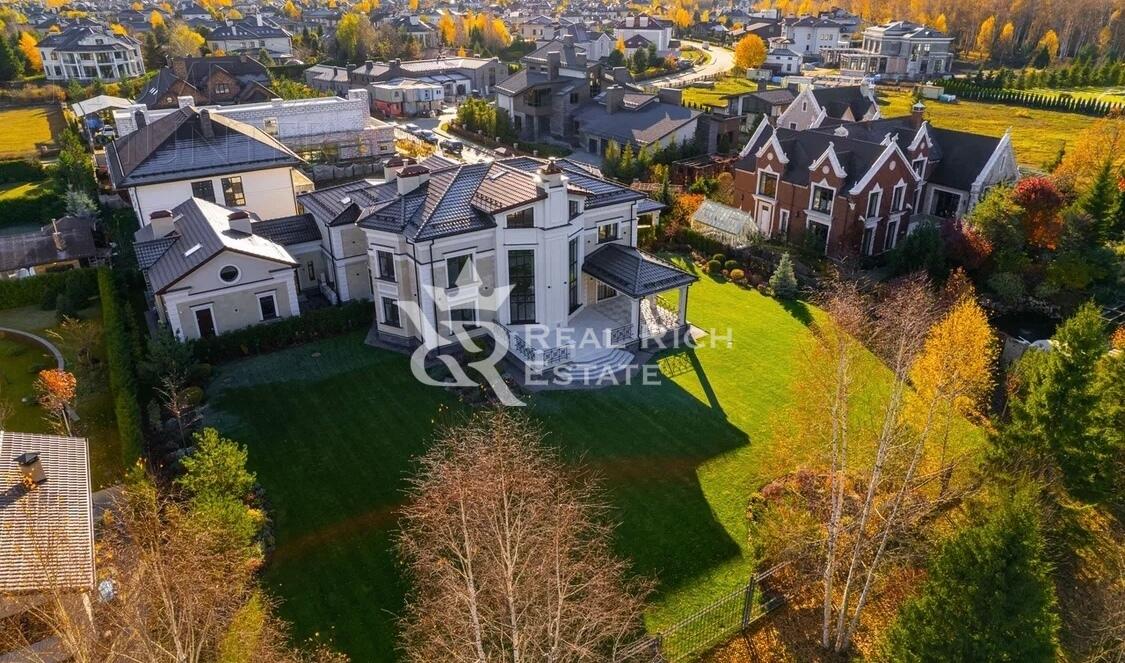 2-этажный коттедж 800 м² с отделкой