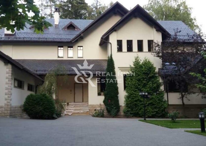 3-этажный коттедж 1 623 м² с отделкой