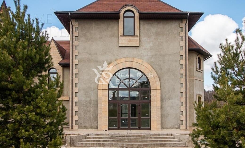 3-этажный коттедж 520 м² без отделки