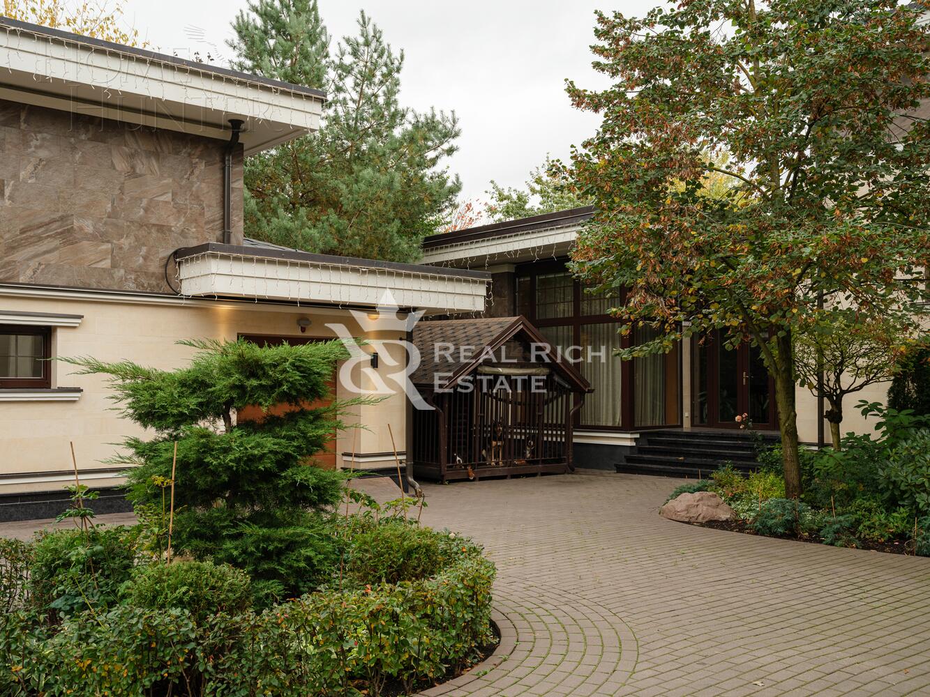 2-этажный коттедж 1 123 м² с отделкой