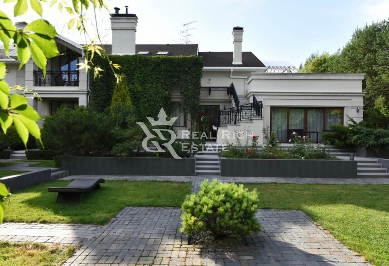 2-этажный коттедж 921.2 м² с отделкой