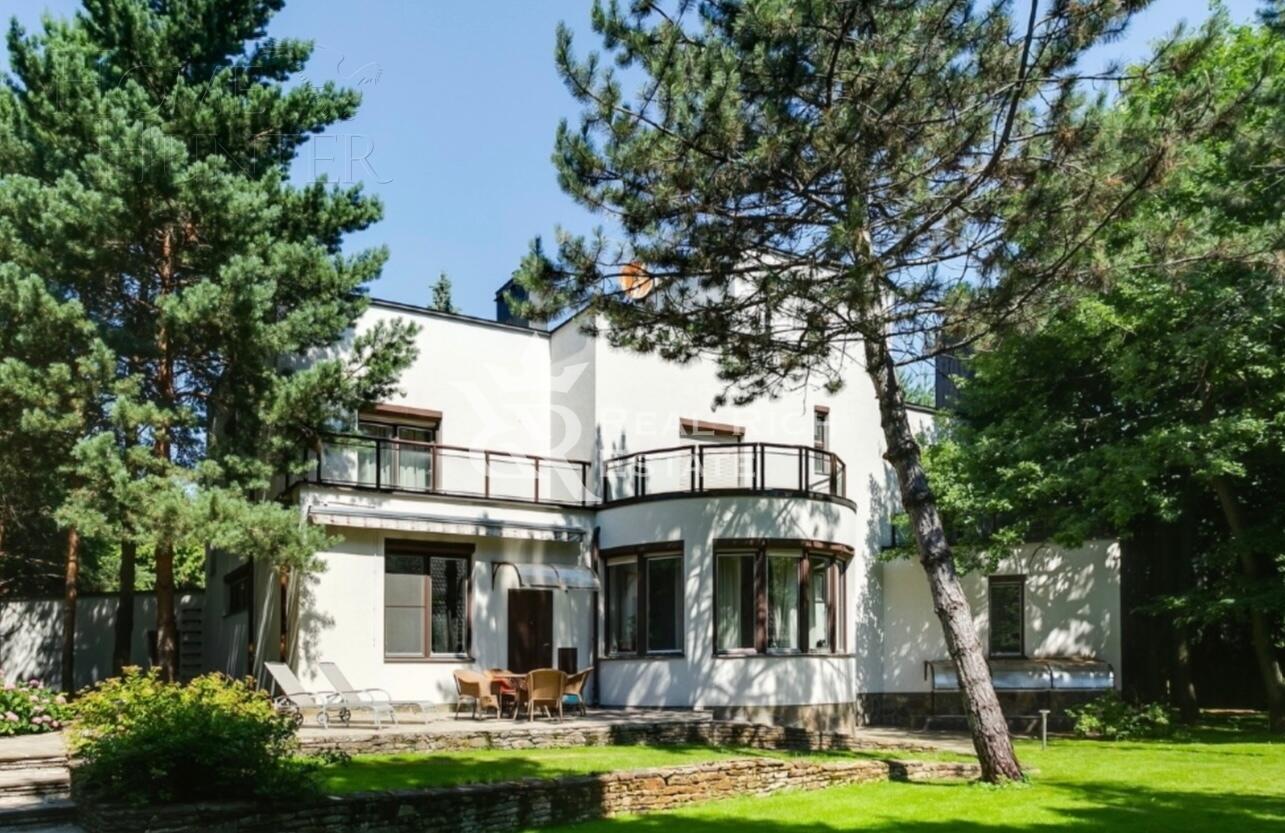 3-этажный коттедж 840 м² с отделкой