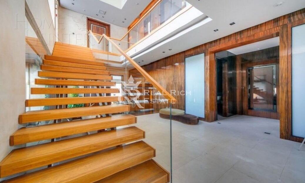 2-этажный коттедж 2 100 м² с отделкой