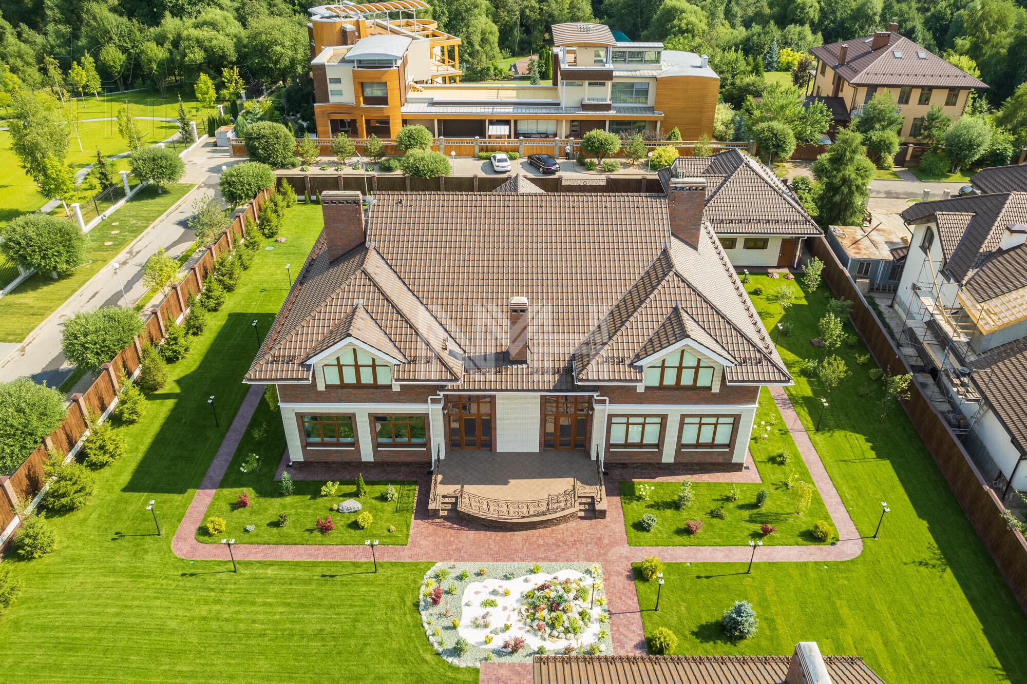 2-этажный коттедж 900 м² с отделкой