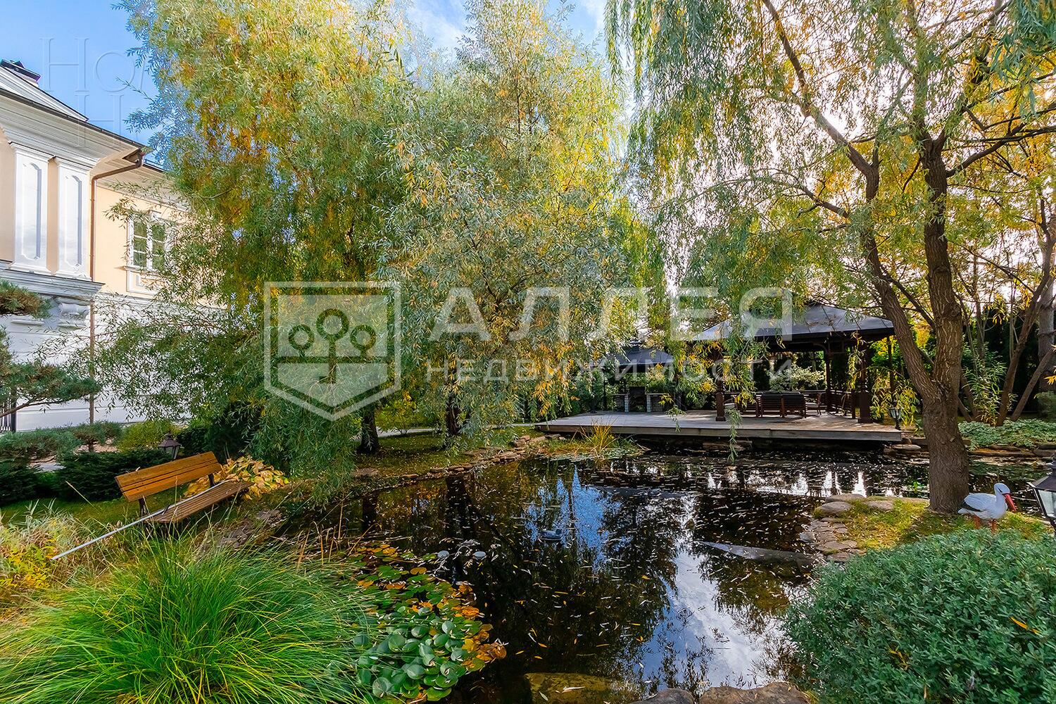 3-этажный коттедж 1 300 м² с отделкой