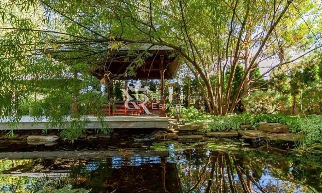 2-этажный коттедж 1 800 м² без отделки