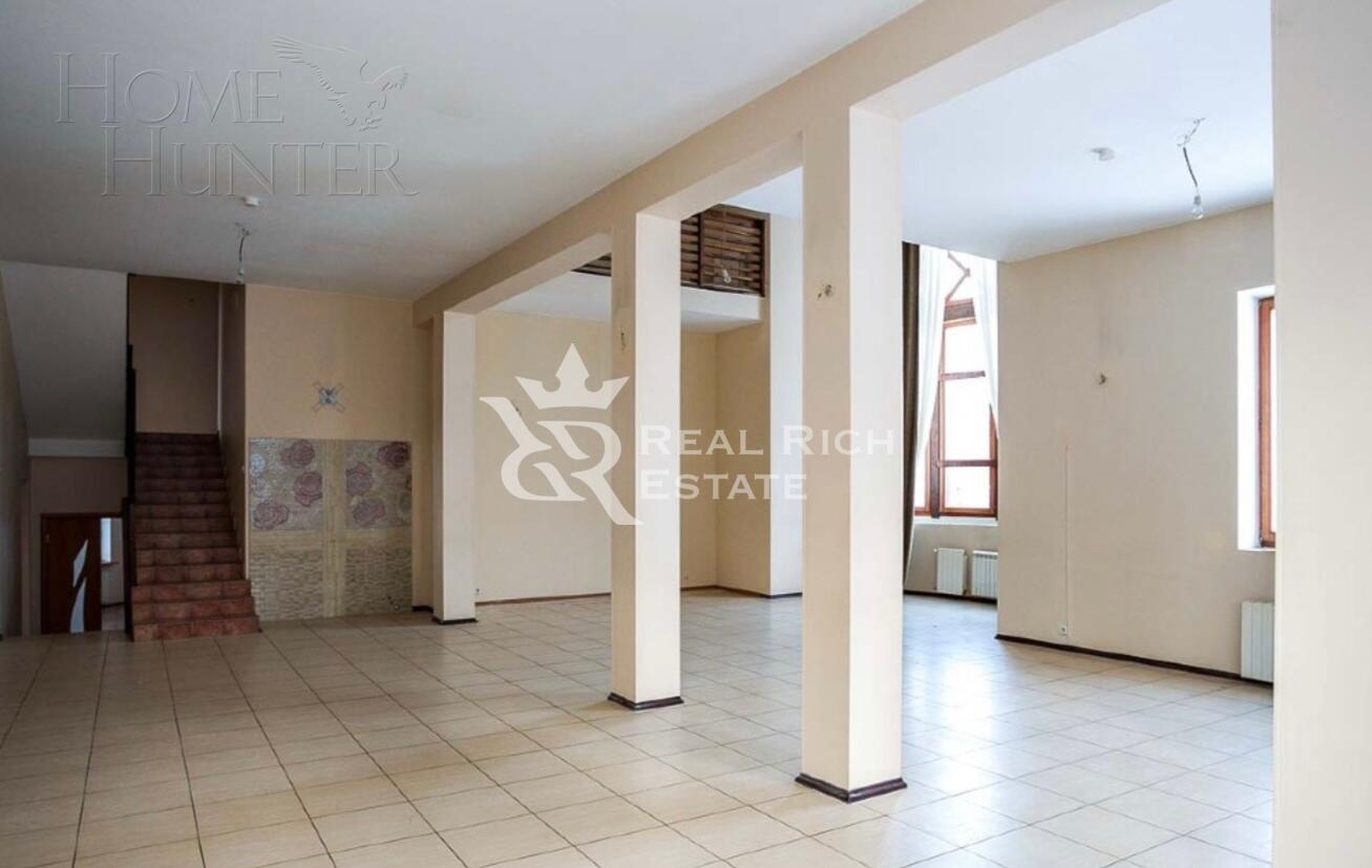 2-этажный коттедж 1 350 м² с отделкой