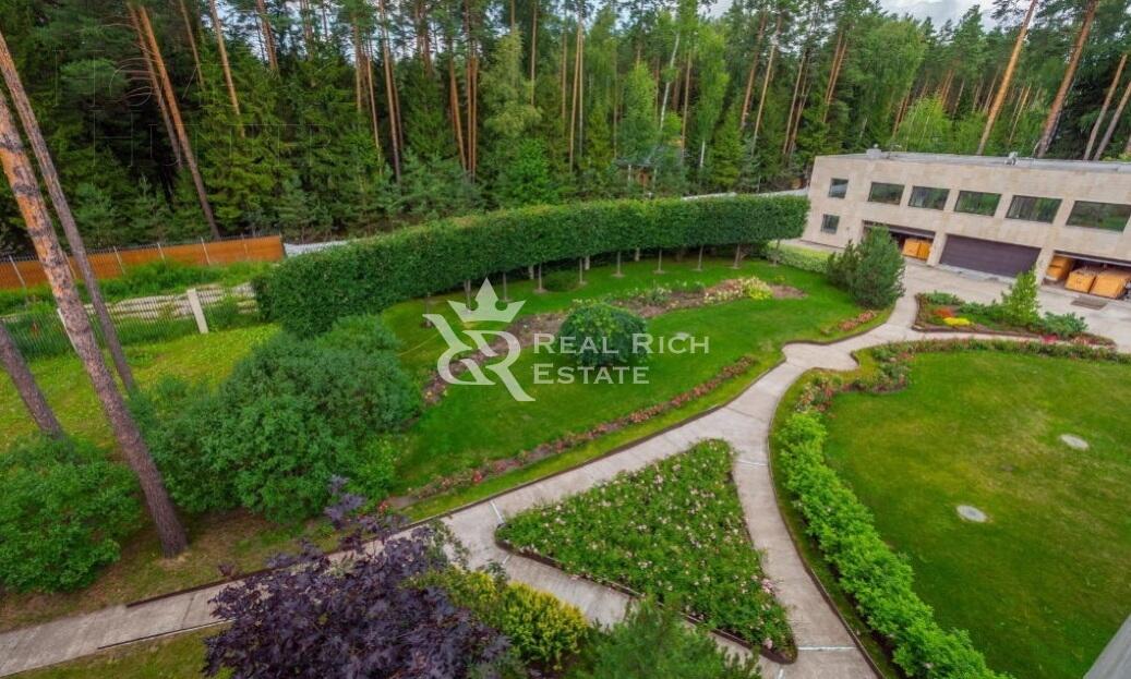 2-этажный коттедж 2 200 м² с отделкой