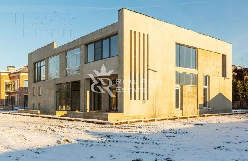 3-этажный коттедж 700 м² без отделки