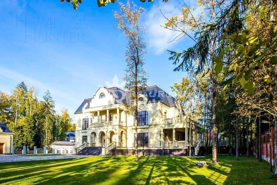 2-этажный коттедж 1 300 м² без отделки