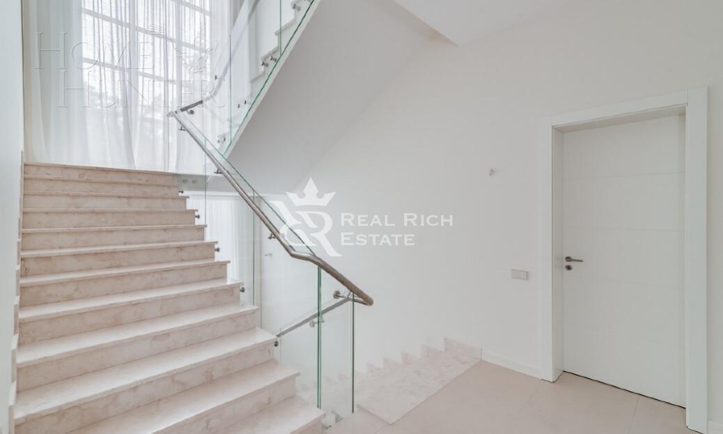 3-этажный коттедж 1 000 м² с отделкой