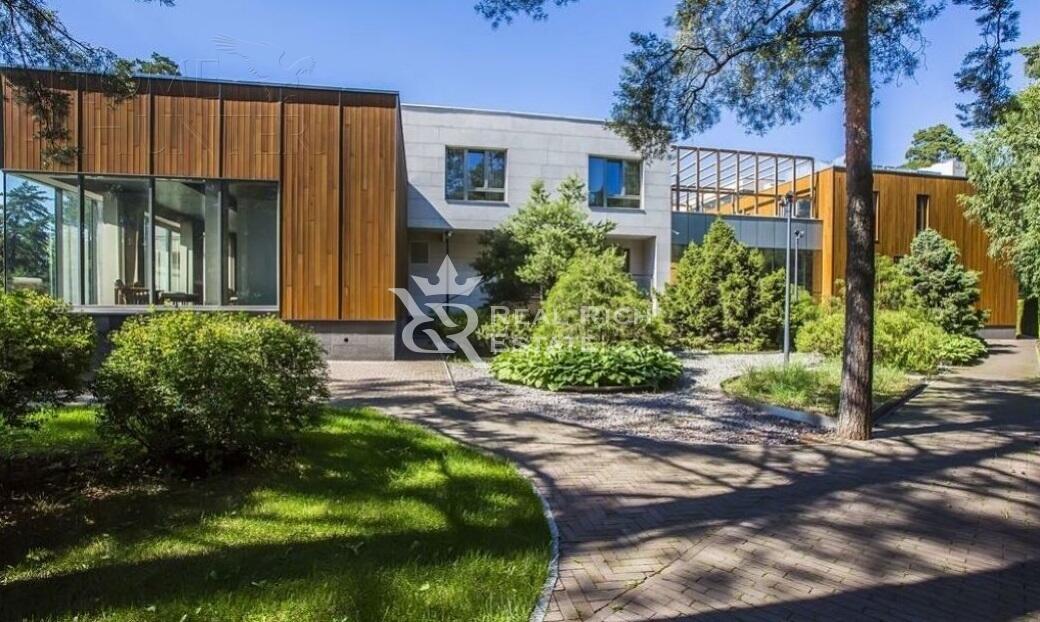 2-этажный коттедж 2 100 м² с отделкой