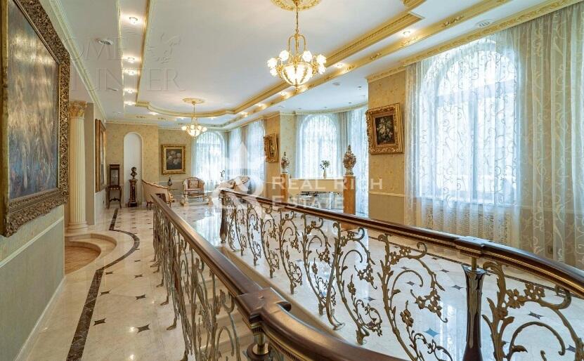 2-этажный коттедж 850 м² с отделкой