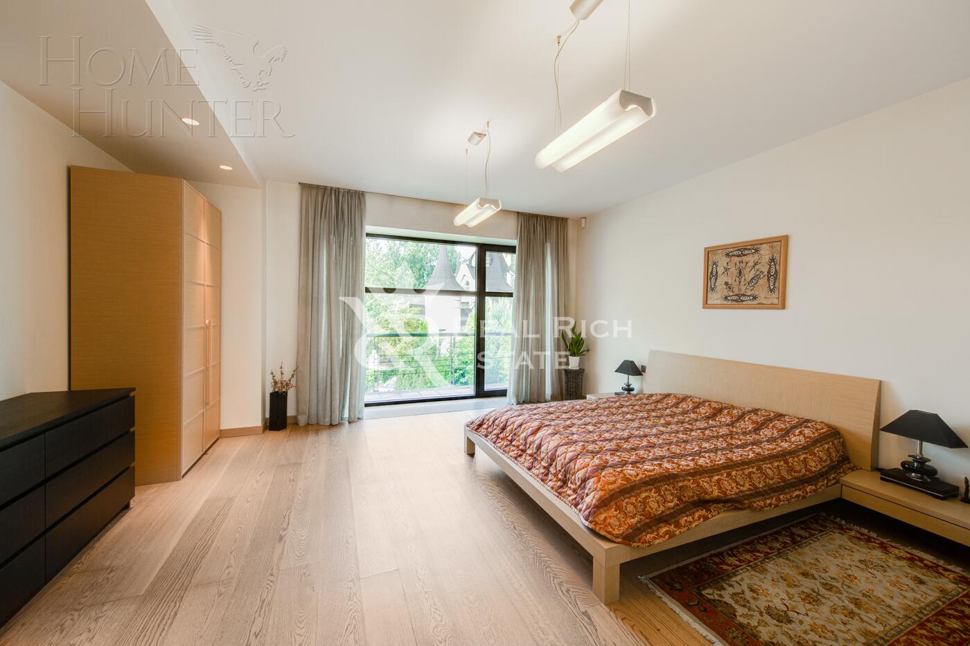 2-этажный коттедж 1 100 м² с отделкой