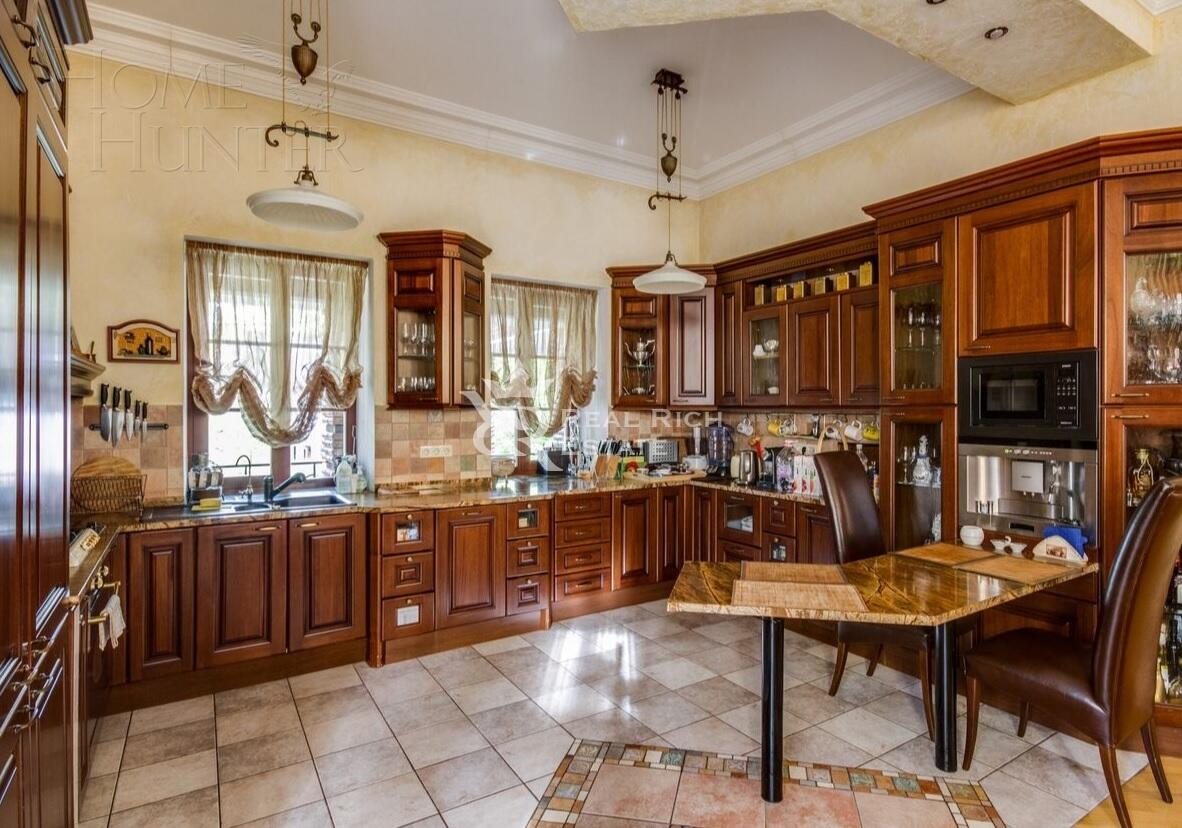 2-этажный коттедж 550 м² с отделкой