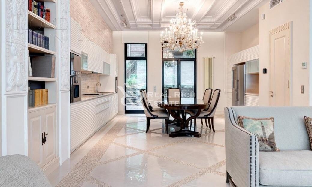 3-этажный таунхаус 340 м² с отделкой