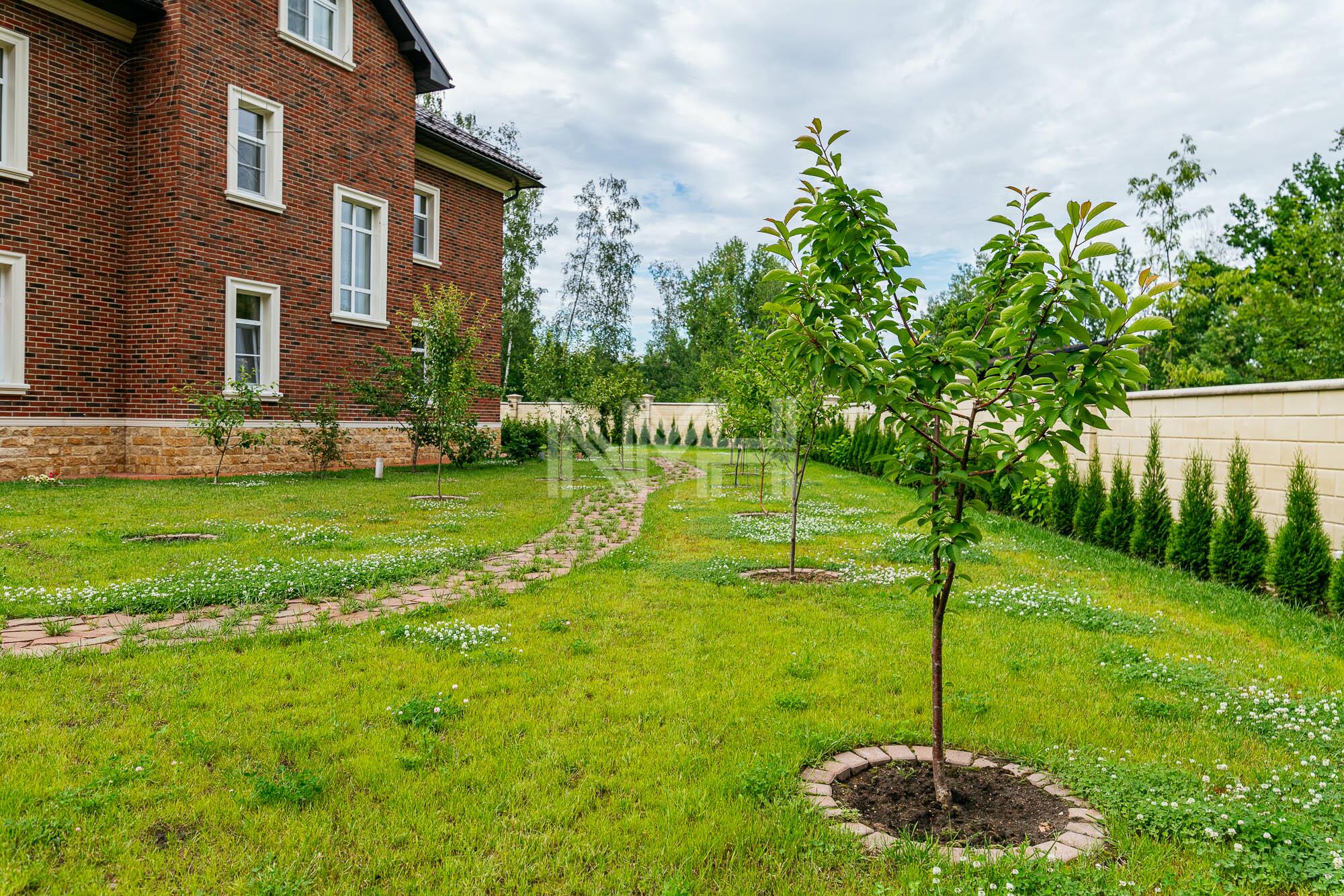 2-этажный коттедж 1 300 м² с отделкой