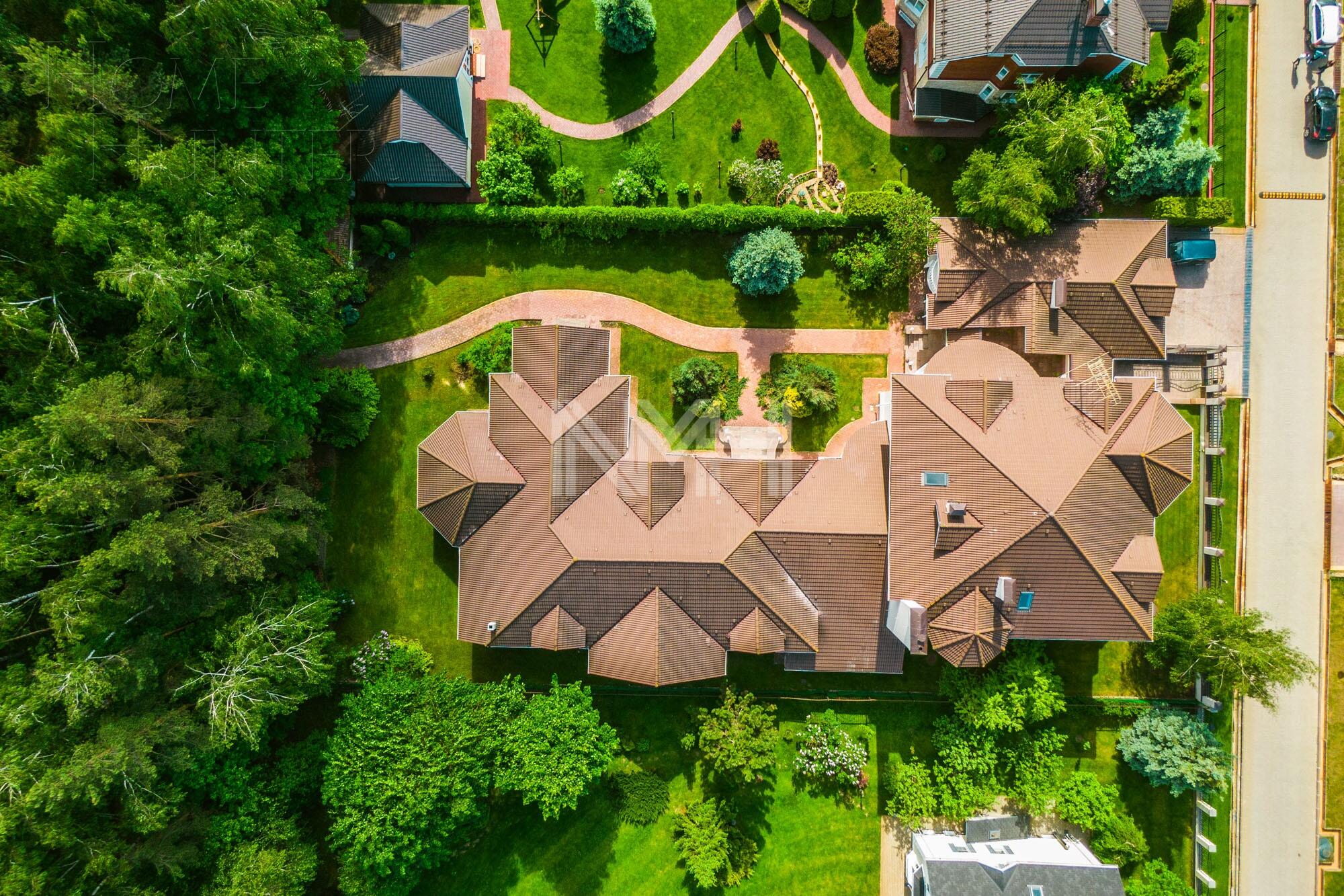 3-этажный коттедж 1 238 м² с отделкой