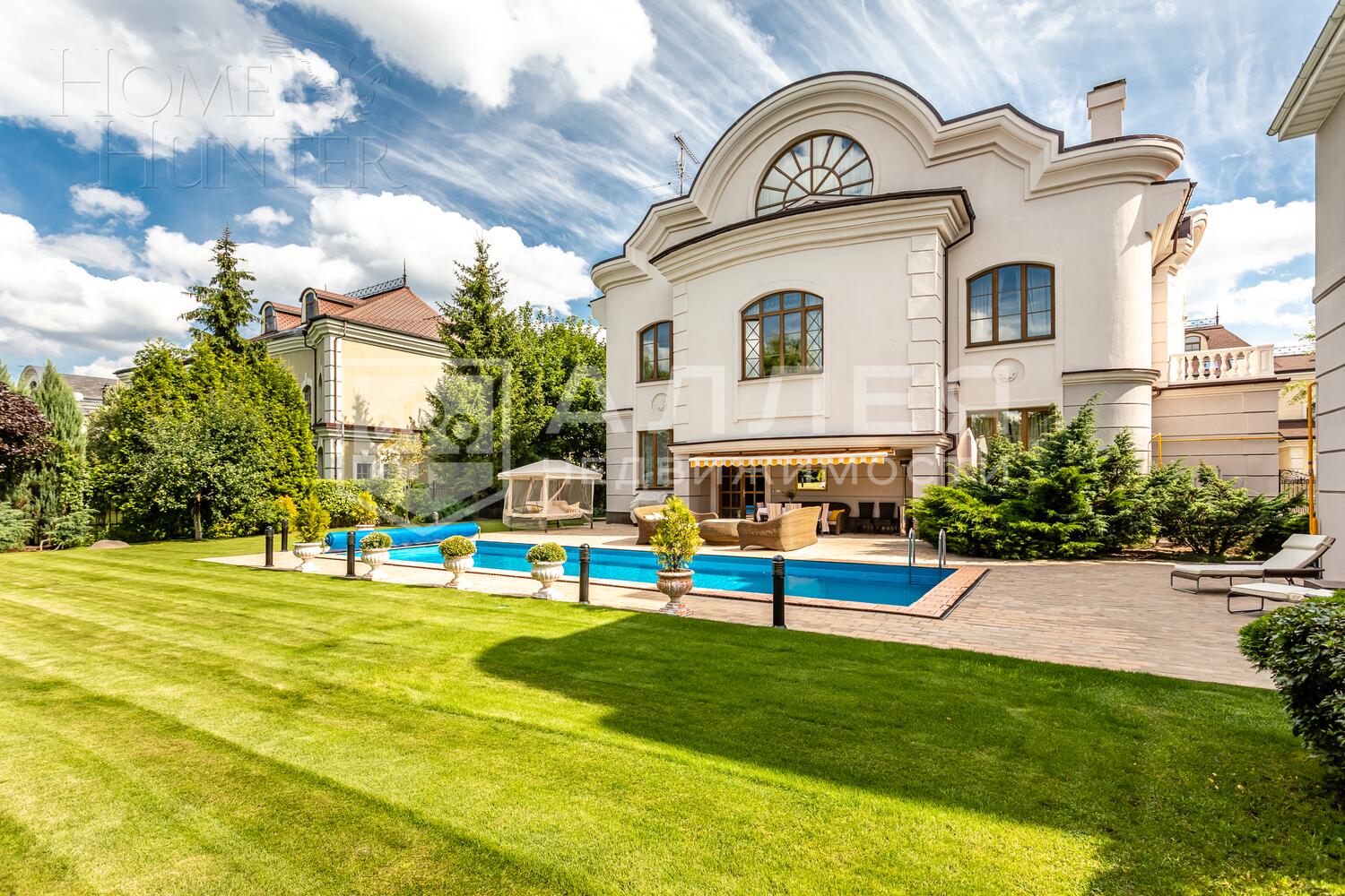 3-этажный коттедж 650 м² с отделкой