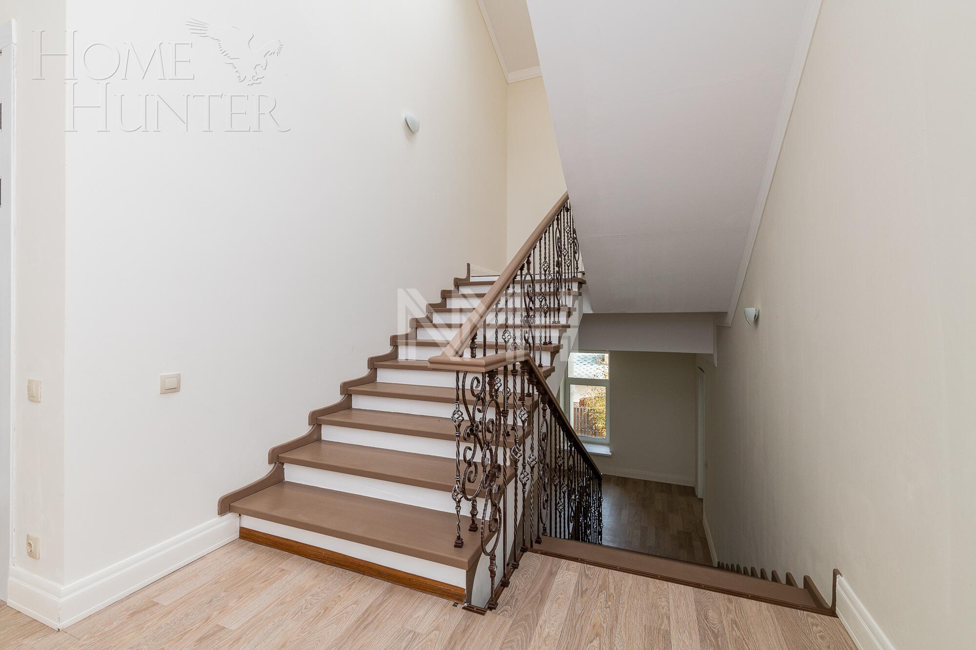 2-этажный коттедж 1 036 м² с отделкой