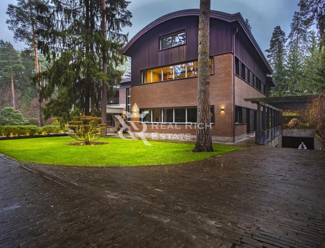 2-этажный коттедж 1 200 м² с отделкой