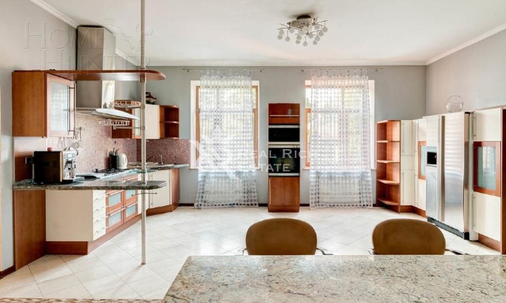 2-этажный коттедж 1 080 м² с отделкой