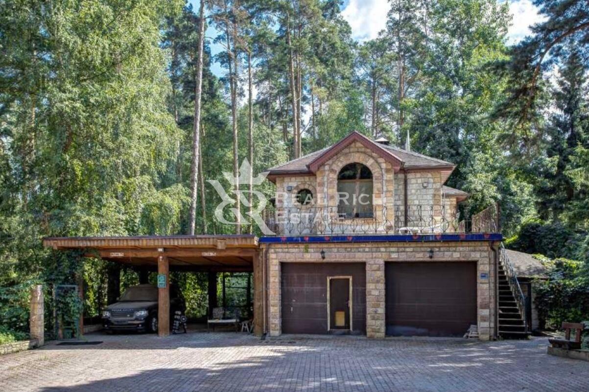 3-этажный коттедж 1 170 м² без отделки