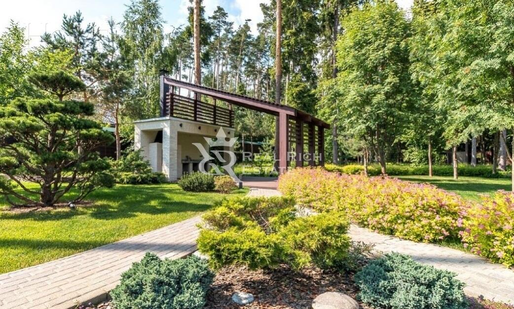 3-этажный коттедж 550 м² с отделкой