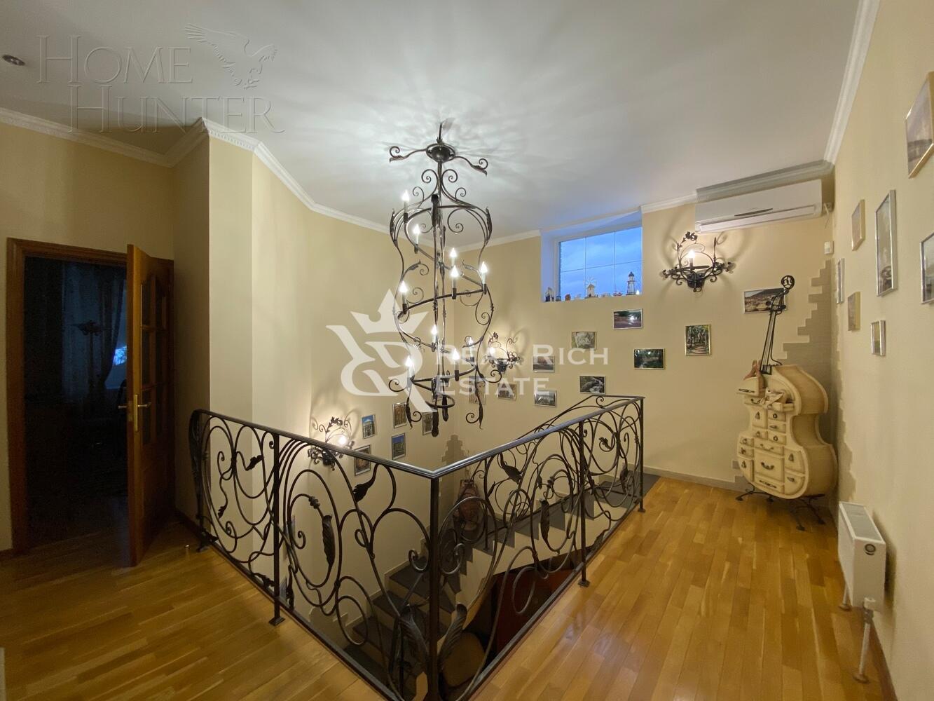 2-этажный коттедж 300 м² с отделкой