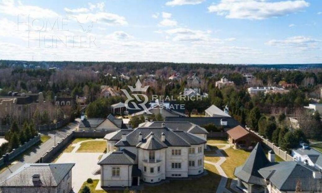 2-этажный коттедж 1 300 м² без отделки