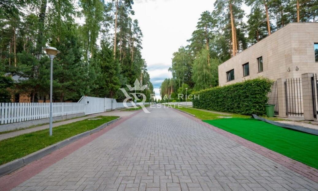 2-этажный коттедж 2 200 м² с отделкой