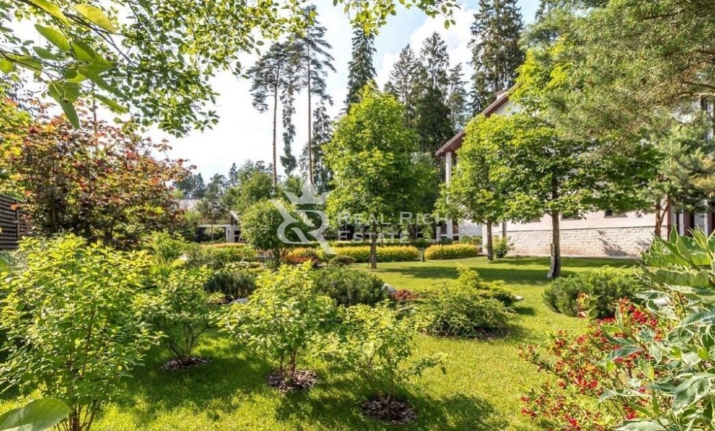 3-этажный коттедж 550 м² с отделкой