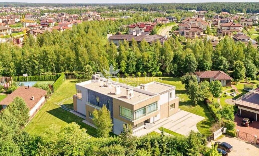 2-этажный коттедж 650 м² с отделкой