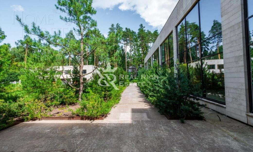 2-этажный коттедж 2 200 м² с отделкой