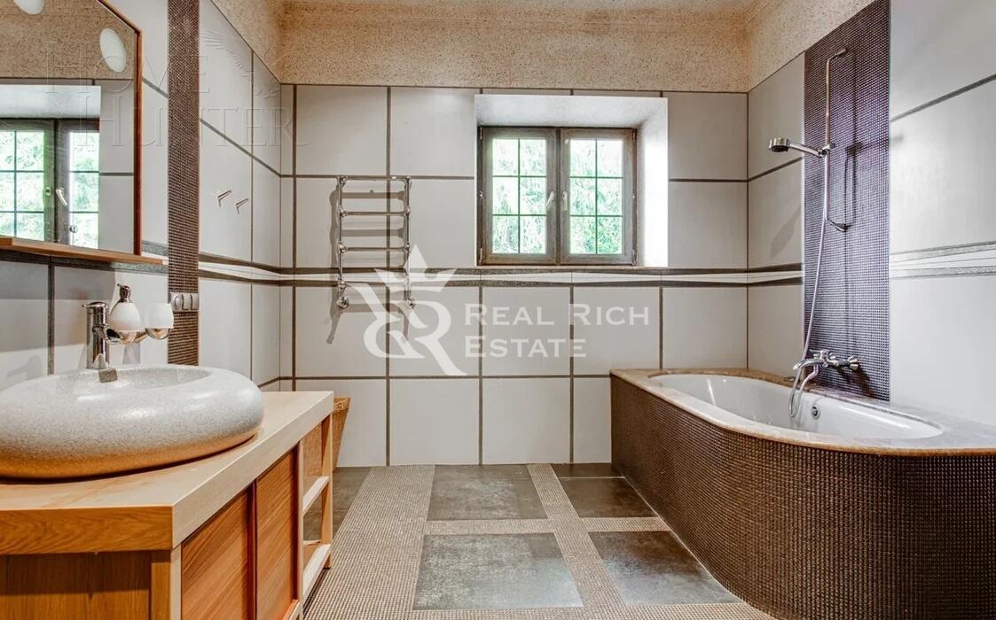 2-этажный коттедж 763 м² с отделкой