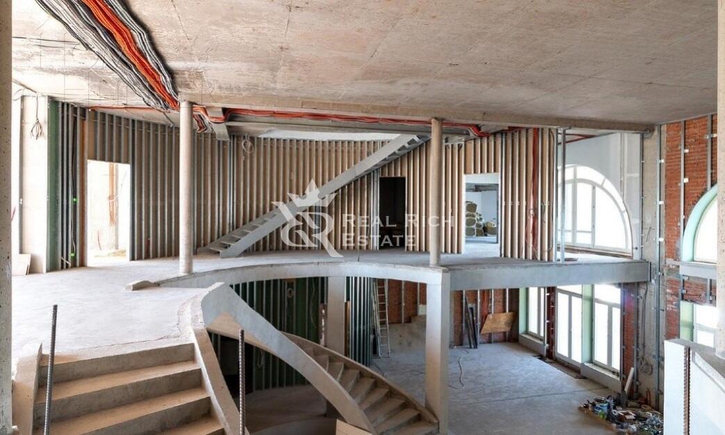 2-этажный коттедж 2 800 м² без отделки