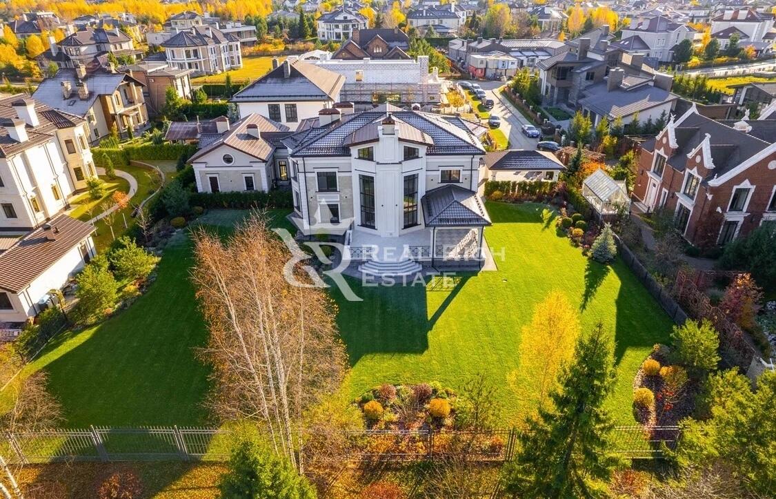 2-этажный коттедж 800 м² с отделкой