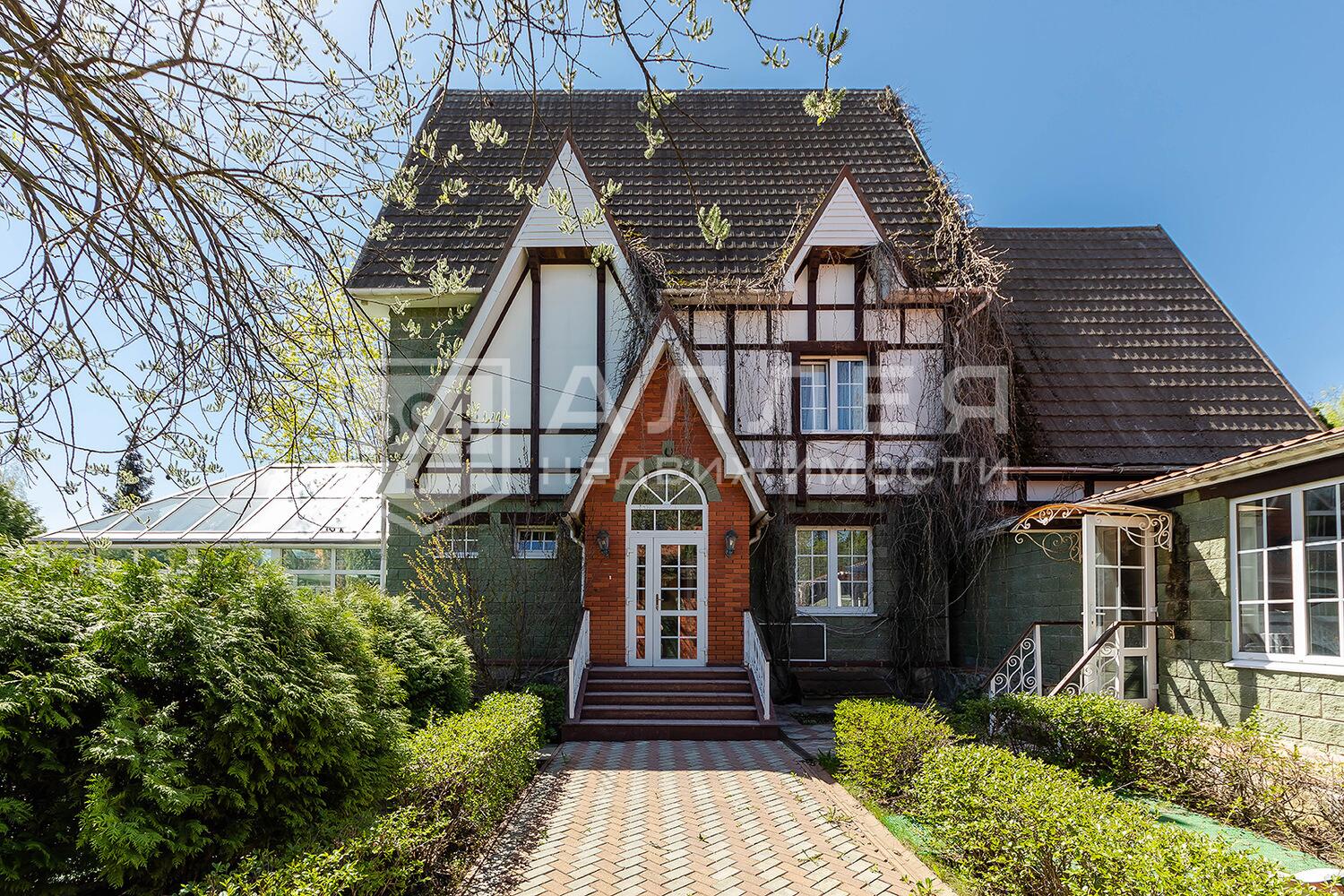 3-этажный коттедж 475 м² с отделкой