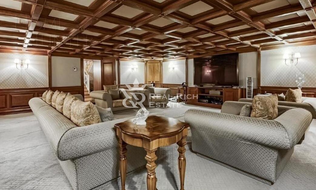 2-этажный коттедж 1 800 м² без отделки