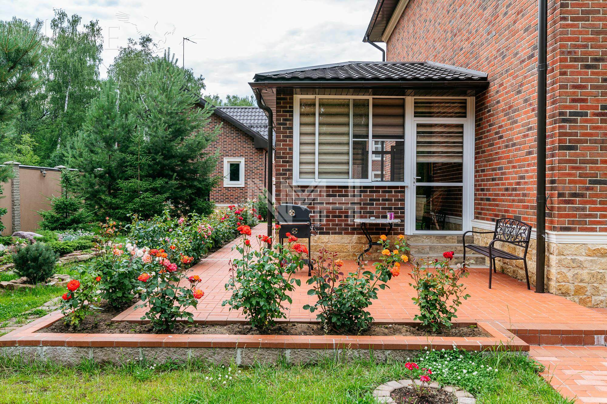 2-этажный коттедж 1 300 м² с отделкой