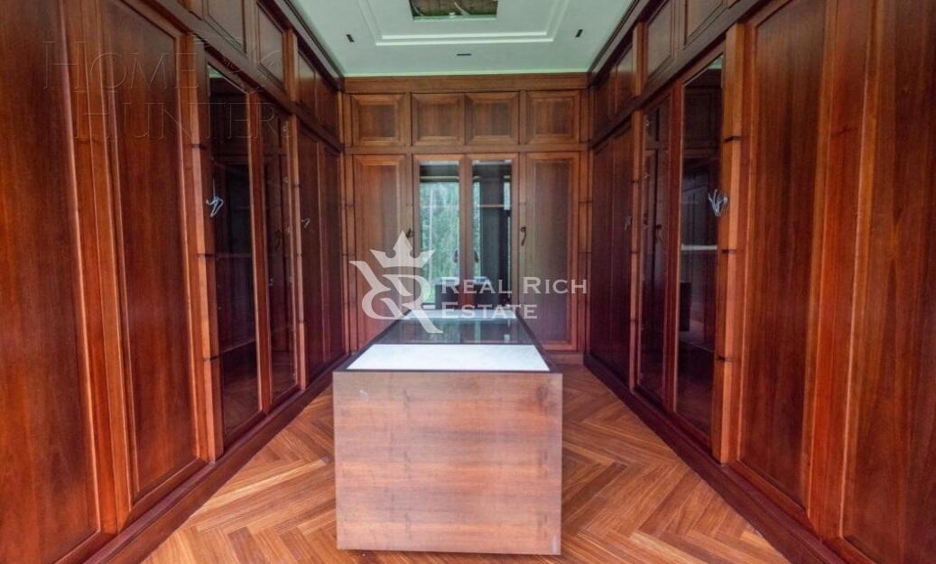 2-этажный коттедж 2 200 м² с отделкой