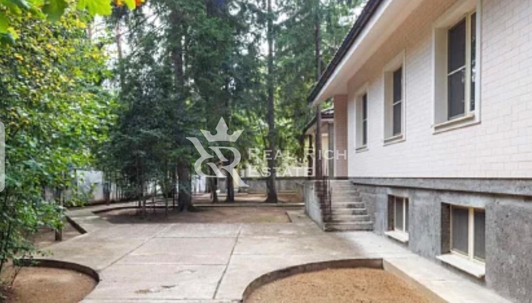 2-этажный коттедж 2 400 м² без отделки