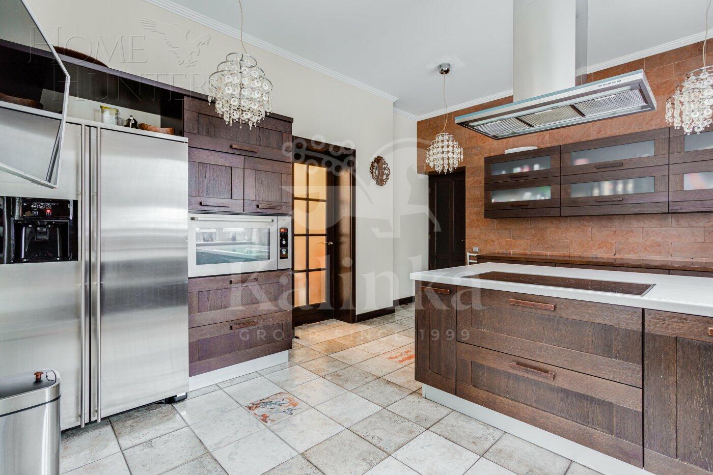 2-этажный коттедж 500 м² с отделкой