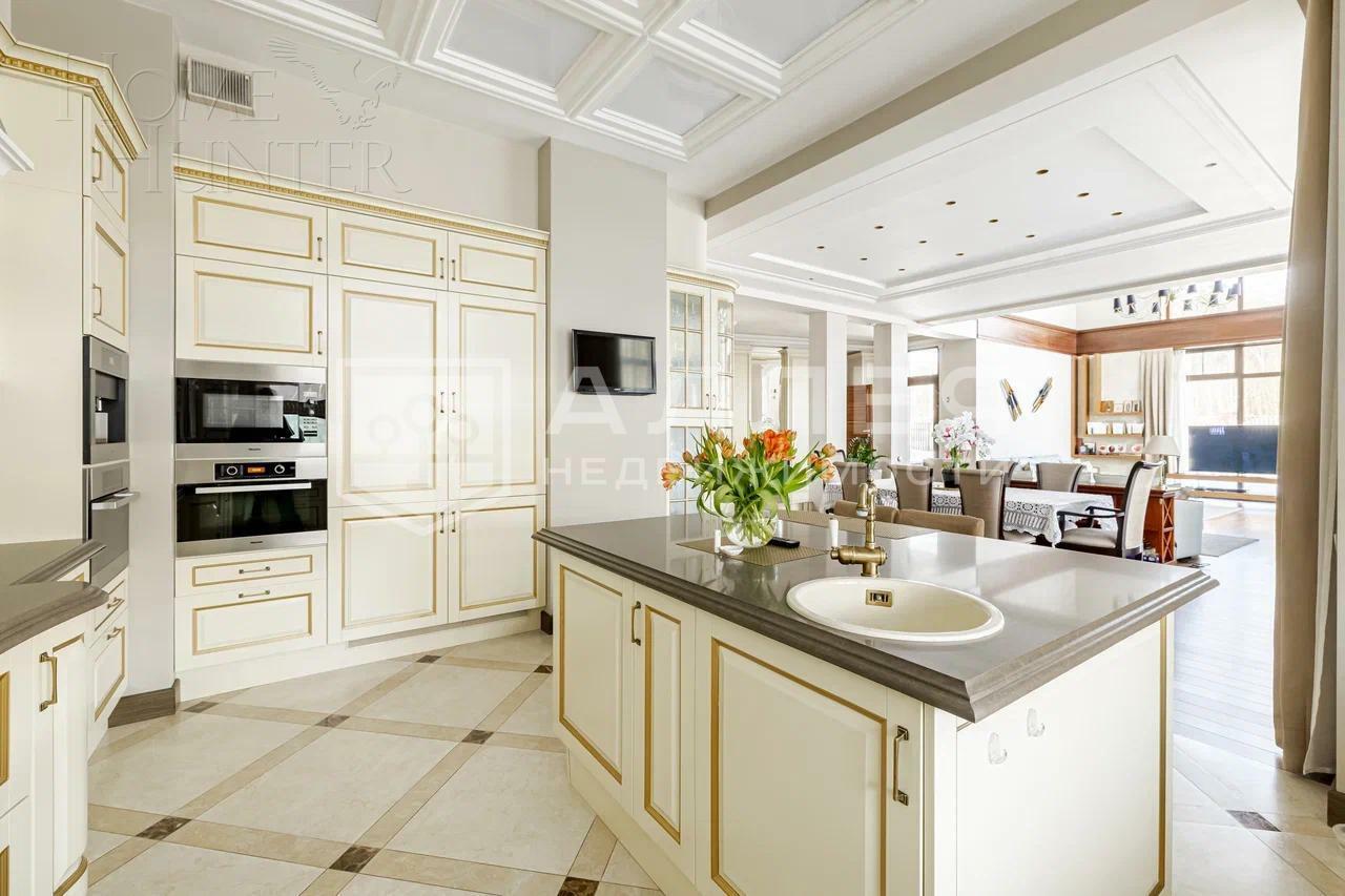 2-этажный коттедж 535 м² с отделкой